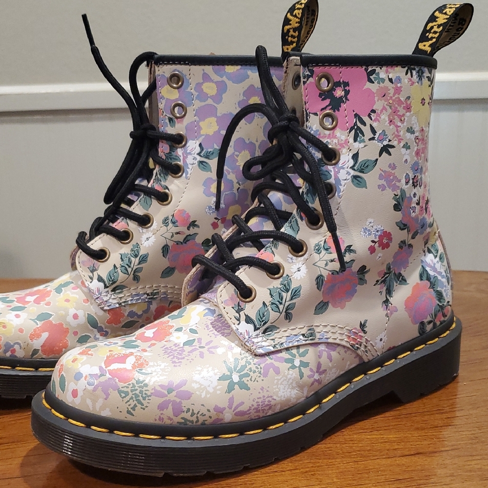 *SALE* Dr. Martens Floral 1460 Boots